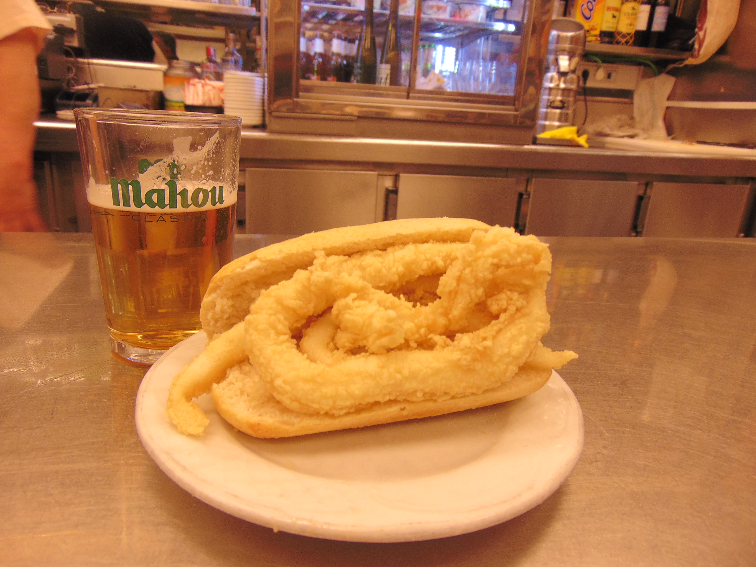 Montadito (a versão menor do bocadillo). Rico, rico!